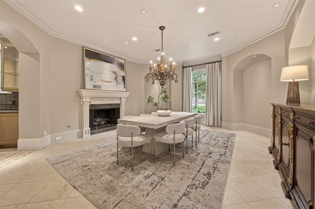 835 Echo Lane, Hedwig Village, TX 77024