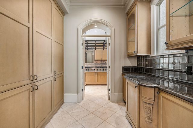 835 Echo Lane, Hedwig Village, TX 77024