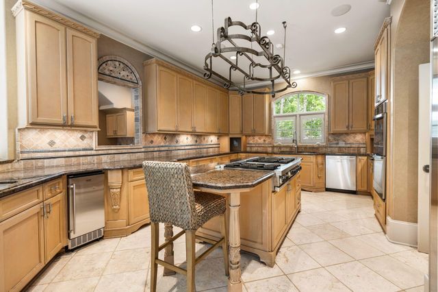 835 Echo Lane, Hedwig Village, TX 77024