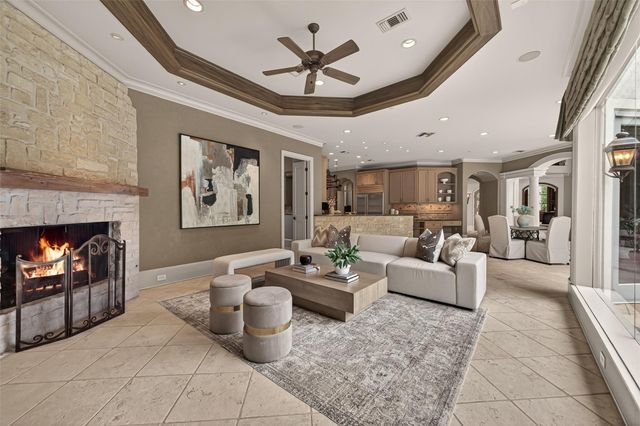 835 Echo Lane, Hedwig Village, TX 77024