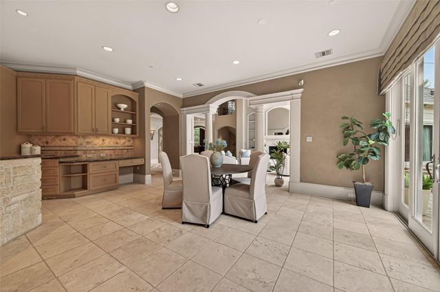 835 Echo Lane, Hedwig Village, TX 77024