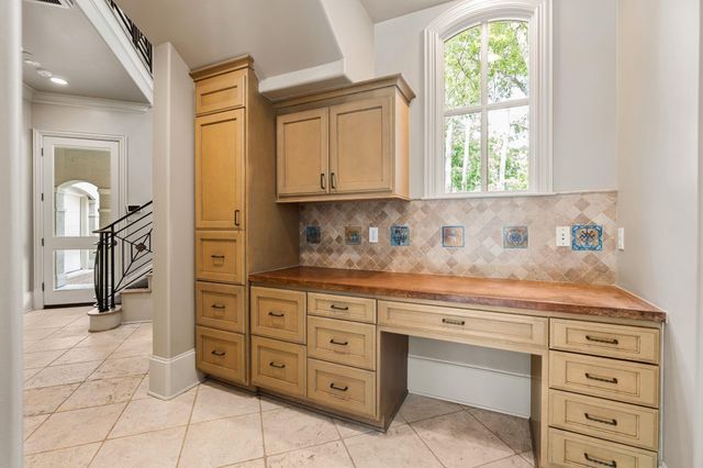 835 Echo Lane, Hedwig Village, TX 77024