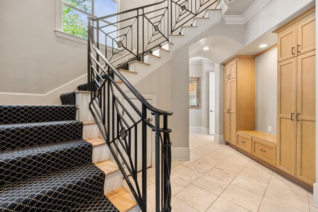 835 Echo Lane, Hedwig Village, TX 77024