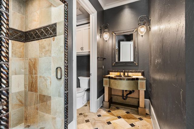 835 Echo Lane, Hedwig Village, TX 77024