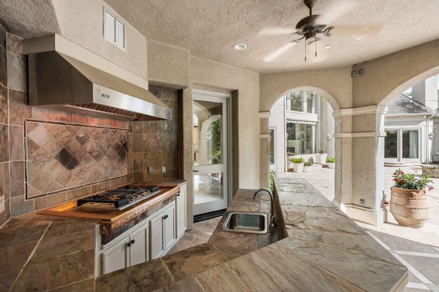 835 Echo Lane, Hedwig Village, TX 77024