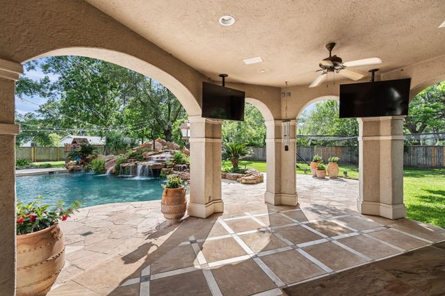 835 Echo Lane, Hedwig Village, TX 77024