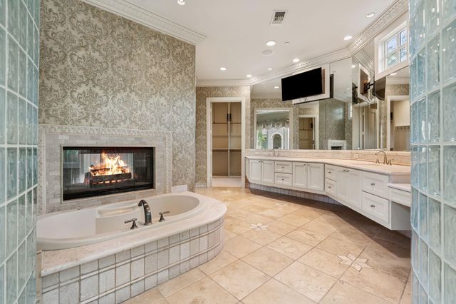 835 Echo Lane, Hedwig Village, TX 77024