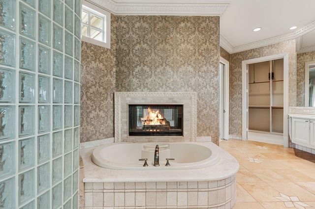 835 Echo Lane, Hedwig Village, TX 77024