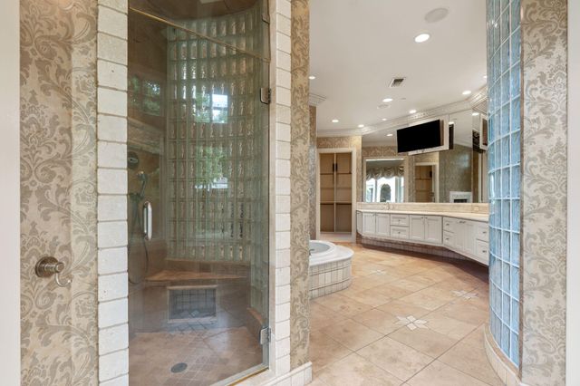 835 Echo Lane, Hedwig Village, TX 77024