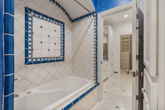 835 Echo Lane, Hedwig Village, TX 77024