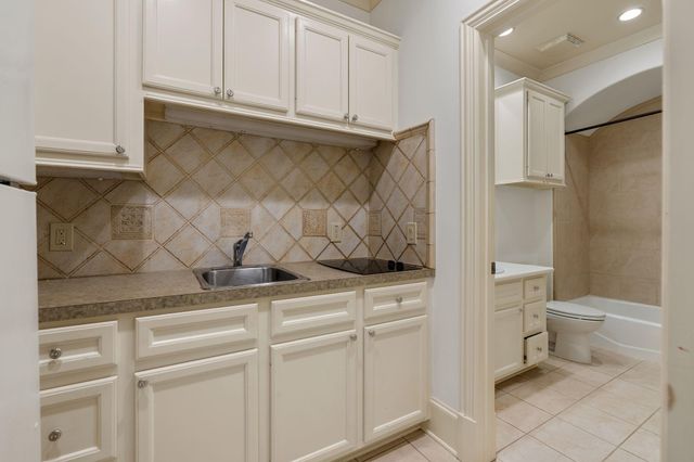 835 Echo Lane, Hedwig Village, TX 77024