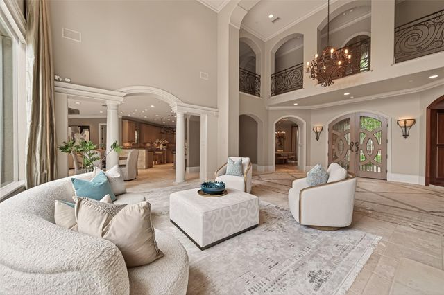 835 Echo Lane, Hedwig Village, TX 77024
