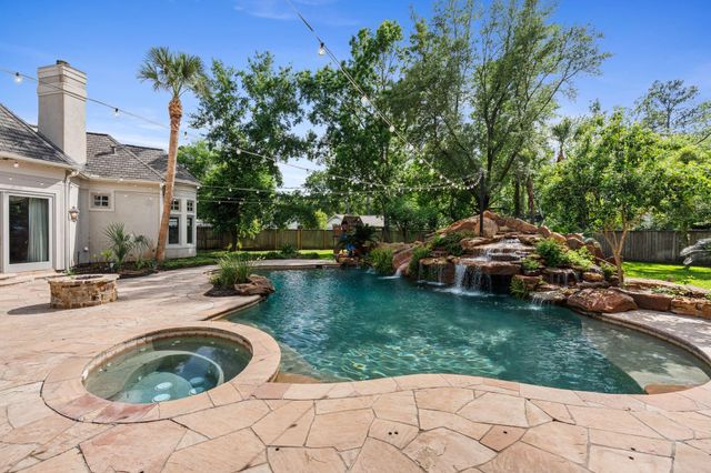 835 Echo Lane, Hedwig Village, TX 77024