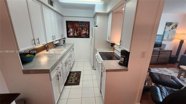 2112 Newport U 2112, Deerfield Beach, FL 33442