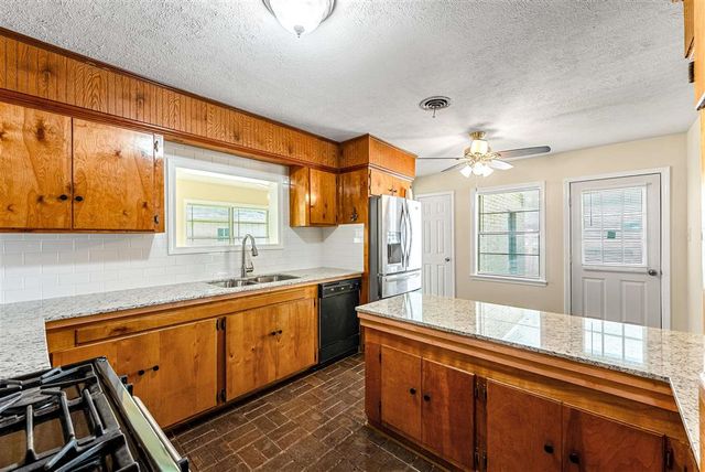 410 Washington St Street, Lake Charles, LA 70605