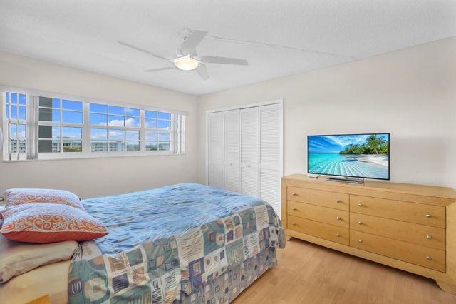 605 Oaks Drive 907, Pompano Beach, FL 33069