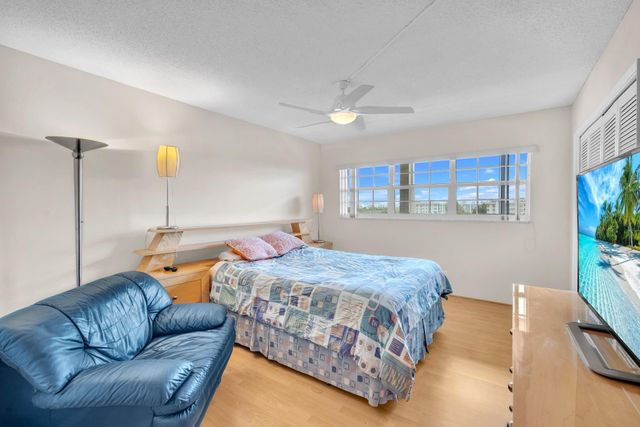 605 Oaks Drive 907, Pompano Beach, FL 33069