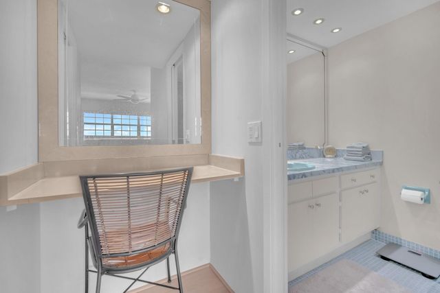 605 Oaks Drive 907, Pompano Beach, FL 33069