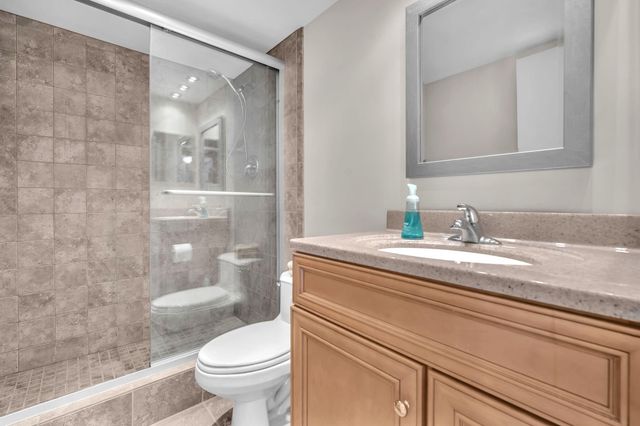 605 Oaks Drive 907, Pompano Beach, FL 33069