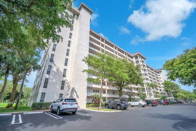 605 Oaks Drive 907, Pompano Beach, FL 33069