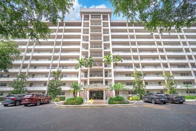 605 Oaks Drive 907, Pompano Beach, FL 33069