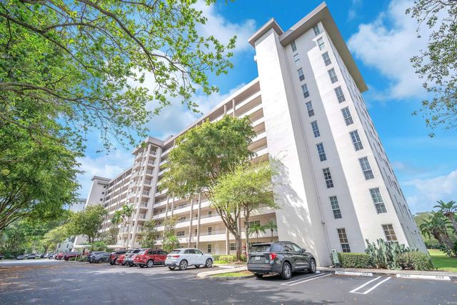 605 Oaks Drive 907, Pompano Beach, FL 33069
