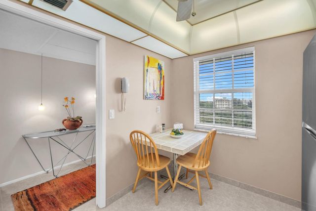 605 Oaks Drive 907, Pompano Beach, FL 33069