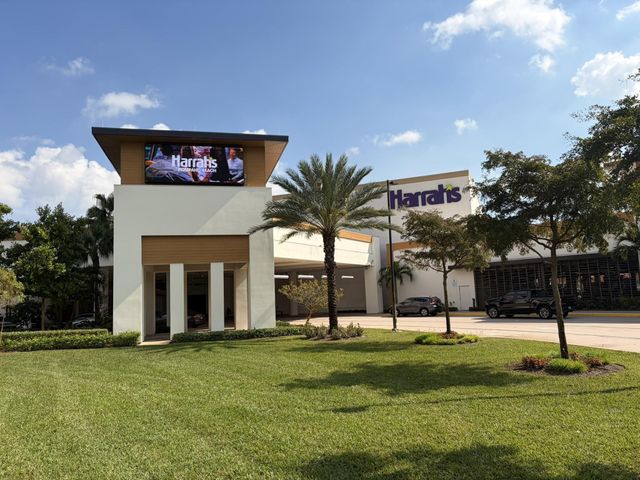 605 Oaks Drive 907, Pompano Beach, FL 33069