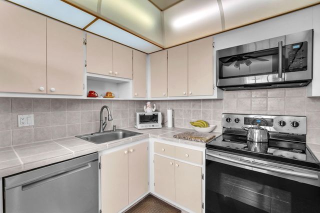 605 Oaks Drive 907, Pompano Beach, FL 33069