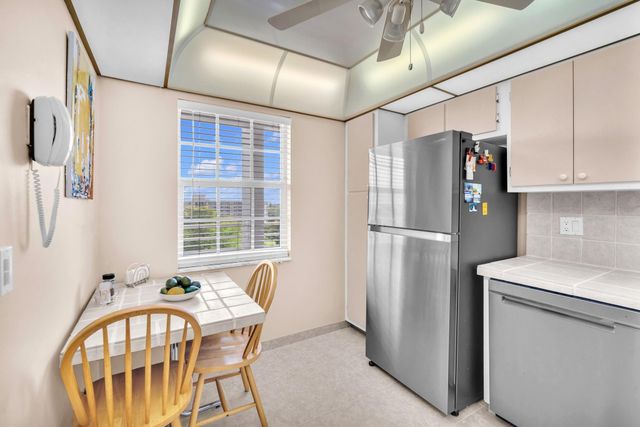 605 Oaks Drive 907, Pompano Beach, FL 33069