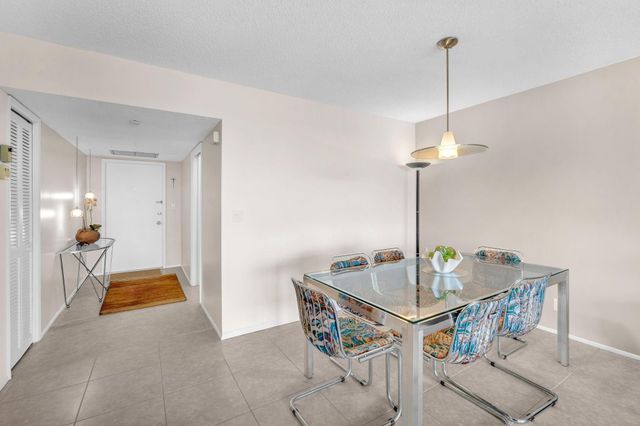 605 Oaks Drive 907, Pompano Beach, FL 33069