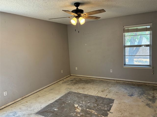 3406 NE 11TH Street, Mineral Wells, TX 76067