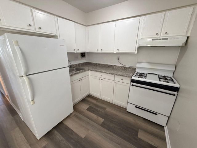 575 ALLENGROVE ST, Philadelphia, PA 19120