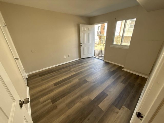 575 ALLENGROVE ST, Philadelphia, PA 19120