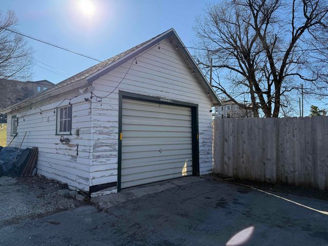 405 South Main Street, Fayette, IA 52142