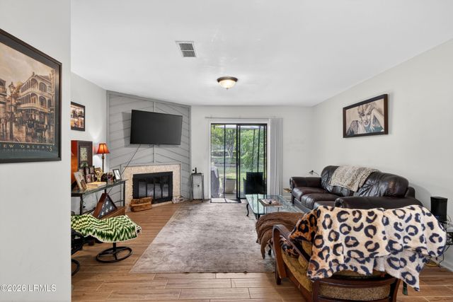 96 Mathews Dr Apt 19, Hilton Head Island, SC 29926