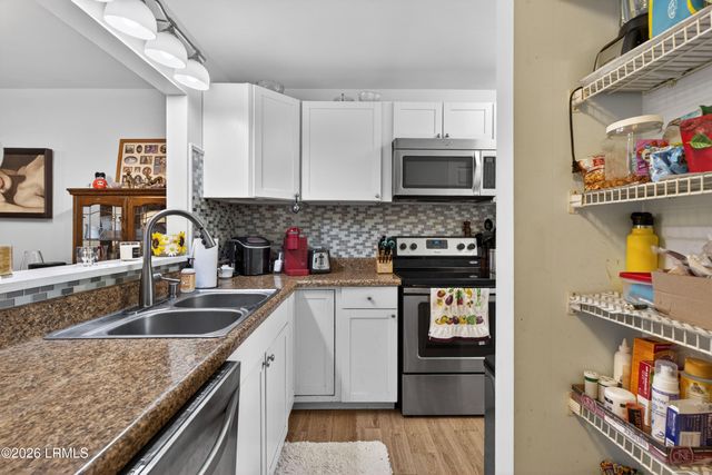 96 Mathews Dr Apt 19, Hilton Head Island, SC 29926