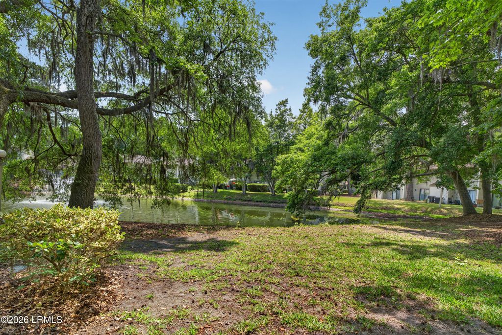 96 Mathews Dr Apt 19, Hilton Head Island, SC 29926