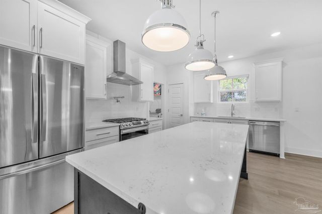 17 N L St, Pensacola, FL 32502