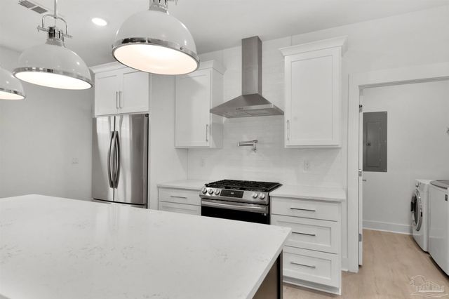 17 N L St, Pensacola, FL 32502