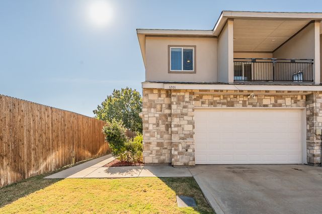 1201 Summerset Lane, Burleson, TX 76028