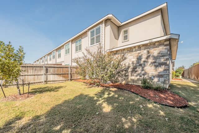 1201 Summerset Lane, Burleson, TX 76028