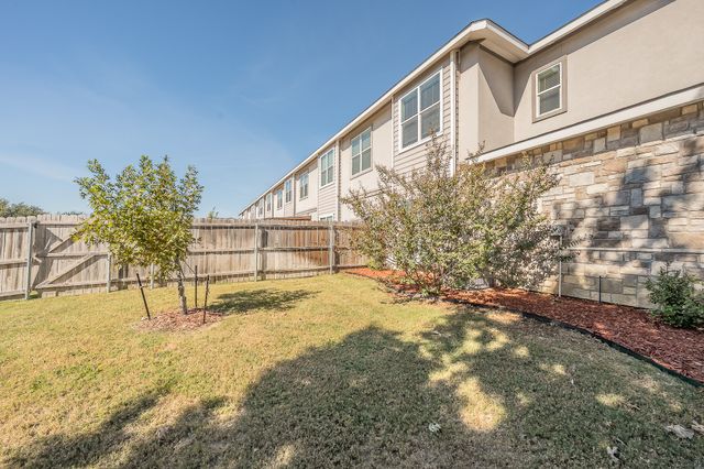 1201 Summerset Lane, Burleson, TX 76028