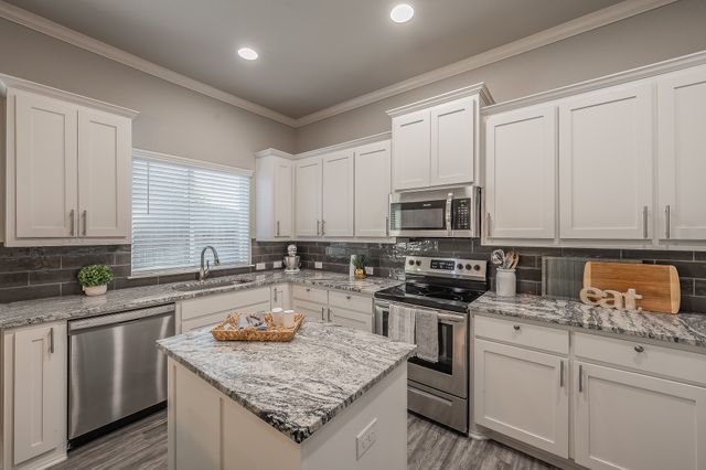 1201 Summerset Lane, Burleson, TX 76028