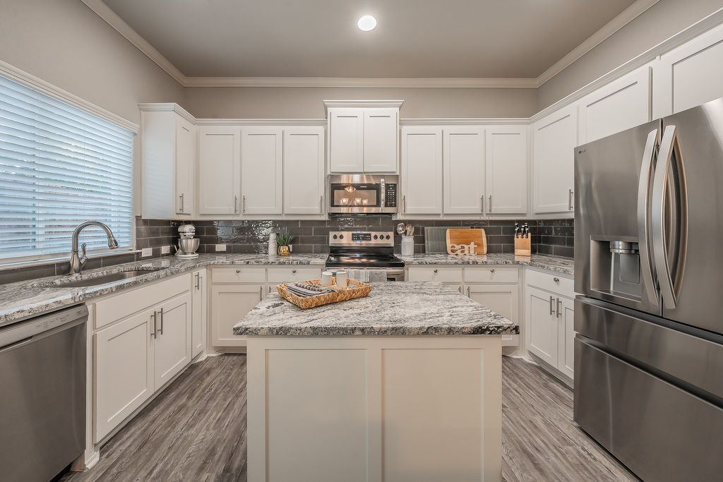 1201 Summerset Lane, Burleson, TX 76028