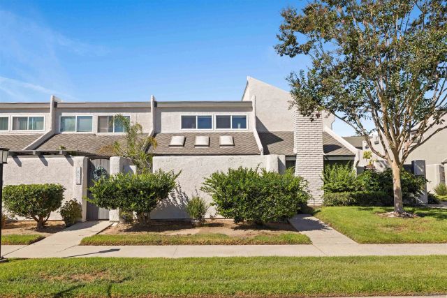 18664 Applewood 76, Huntington Beach, CA 92646