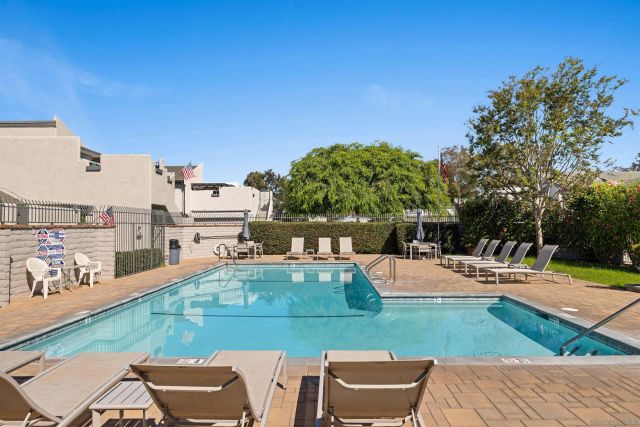 18664 Applewood 76, Huntington Beach, CA 92646