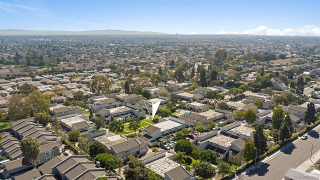 18664 Applewood 76, Huntington Beach, CA 92646