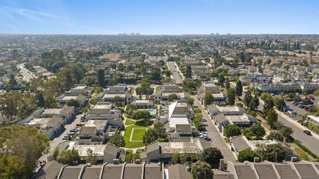 18664 Applewood 76, Huntington Beach, CA 92646