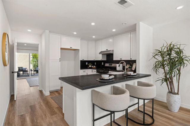 18664 Applewood 76, Huntington Beach, CA 92646